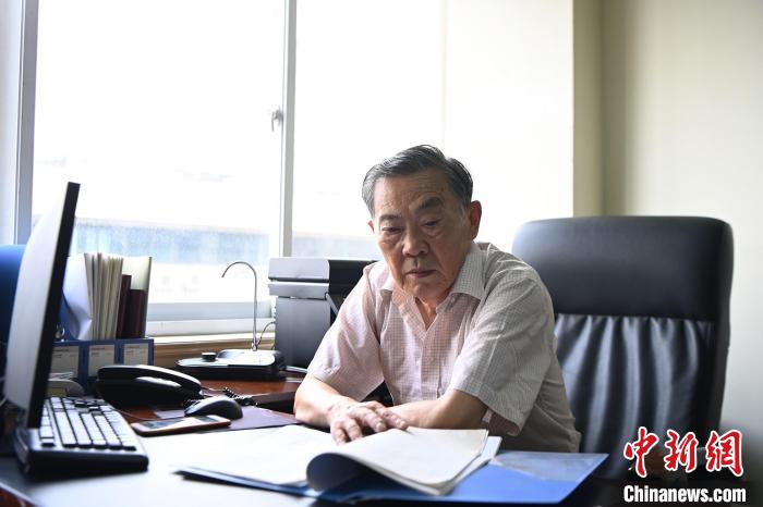 民革四川省委會(huì)原副主委、民革成都市委會(huì)原主委鄧宇民?！“苍?攝