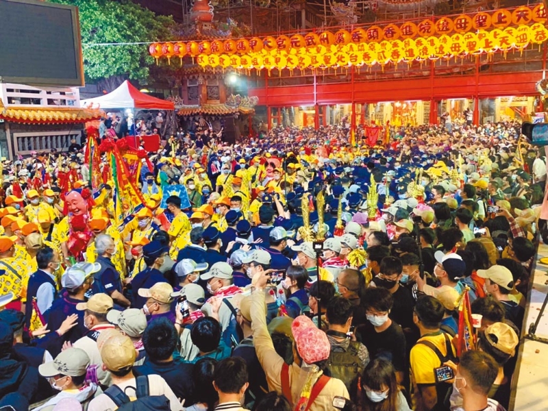 臺(tái)中大甲媽祖繞境進(jìn)香活動(dòng)8日啟幕氣氛熱烈，唯不見綠營人物身影。圖片來源于臺(tái)媒.jpeg