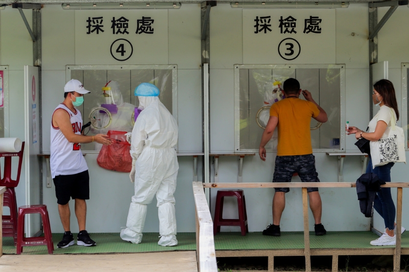 臺(tái)灣本地疫情持續(xù)升溫，不少民眾涌入各篩檢站篩檢。(本報(bào)系資料照) 圖片來源：臺(tái)灣“中時(shí)新聞網(wǎng)”.jpg