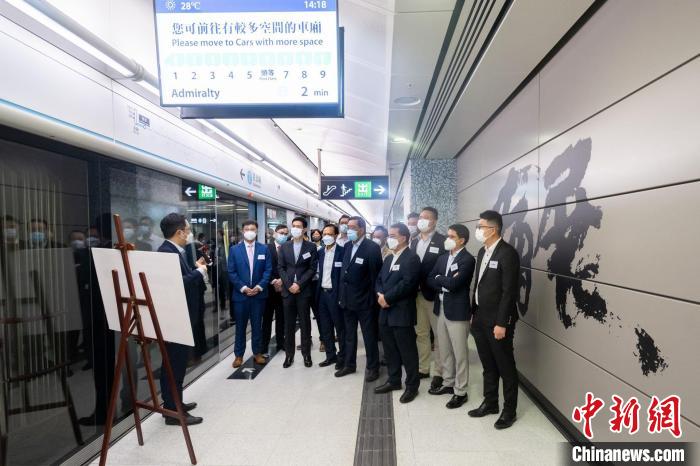 香港立法會(huì)交通事務(wù)委員會(huì)視察東鐵線(xiàn)過(guò)海段金鐘站及會(huì)展站