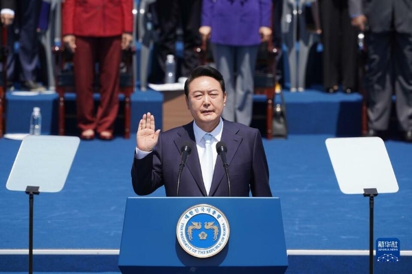 5月10日，在韓國(guó)首爾，尹錫悅出席總統(tǒng)宣誓就職儀式。（圖源：新華社）