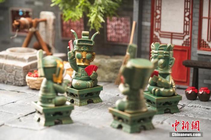 資料圖：三星堆博物館之前在兒童節(jié)推出的以三星堆文物為原型的三星堆盲盒。 三星堆博物館 供圖