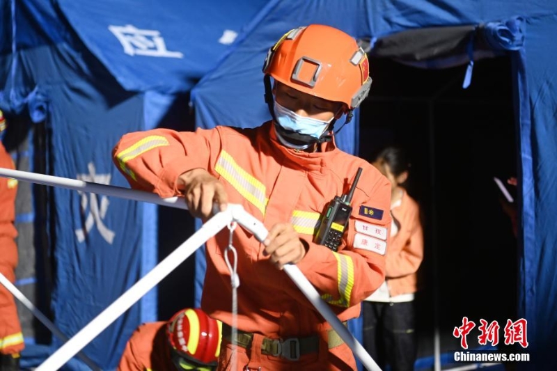 直擊四川蘆山6.1級(jí)地震受災(zāi)民眾安置點(diǎn)