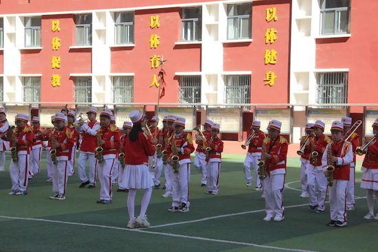 榆林高新小學舉行新隊員入隊儀式暨第十屆校園文化藝術節(jié)活動