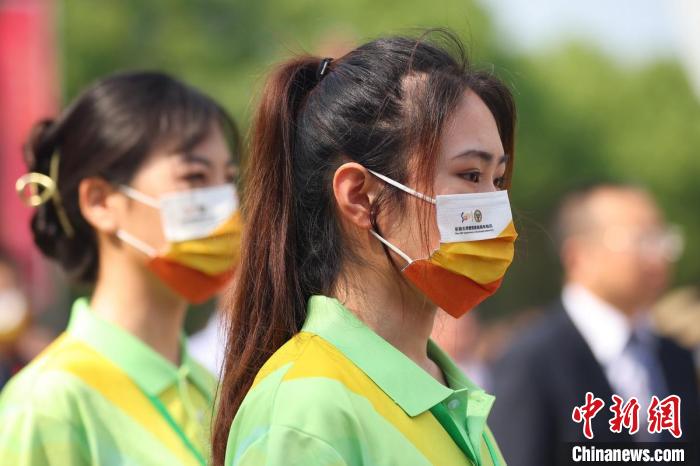 東南大學(xué)志愿者參加校慶活動(dòng)?！°蟛?攝