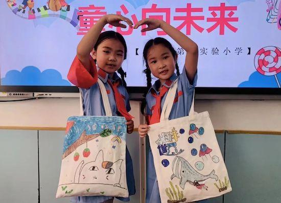 青島市城陽(yáng)區(qū)夏莊街道夏莊小學(xué)開(kāi)展童心沐黨恩系列慶?；顒?dòng)