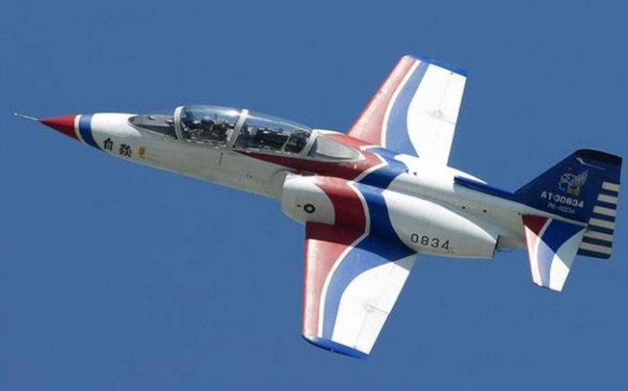 最近臺(tái)空軍官校AT-3教練機(jī)失事引發(fā)輿論關(guān)注，AT-3教練機(jī)已接近使用40年，確實(shí)是應(yīng)該考慮予以汰換。圖為同型機(jī)資料照。（臺(tái)灣《中國(guó)時(shí)報(bào)》數(shù)據(jù)庫(kù)）