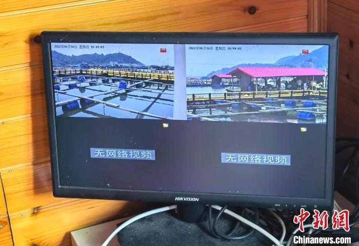 在監(jiān)控室就可足不出戶縱覽漁排?！窃式?攝