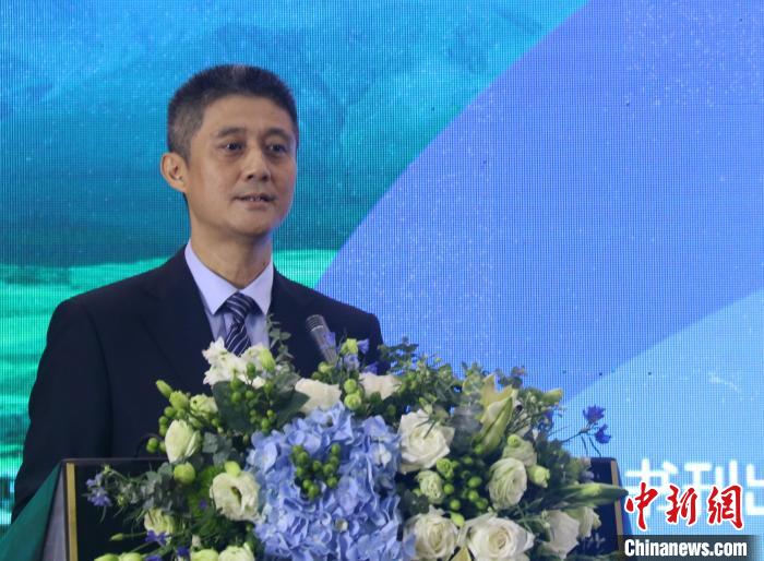 圖為中國(guó)外文局副局長(zhǎng)兼總編輯高岸明致辭。　潘雨潔 攝