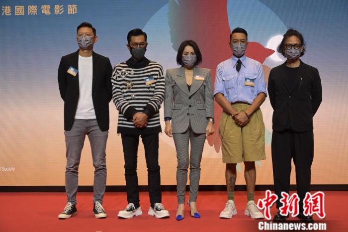 香港藝人古天樂(左二)與電影《明日戰(zhàn)記》團(tuán)隊(duì)出席發(fā)布會。