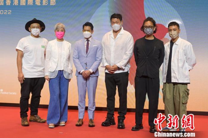 香港藝人郭富城(左三)與電影《風(fēng)再起時(shí)》團(tuán)隊(duì)出席發(fā)布會。