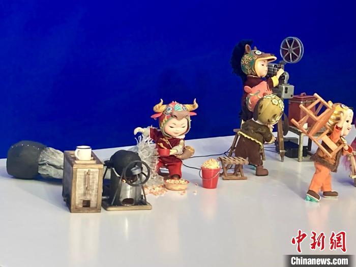圖為第十二屆北京國際電影節(jié)動畫宣傳片的主角——十二個生肖福娃?！⌒戽?攝