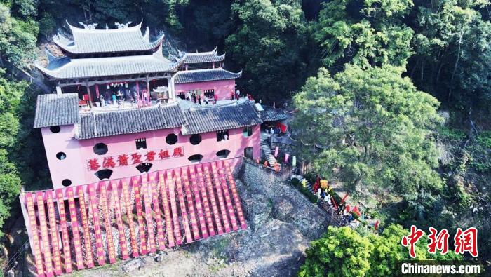 蕭圣君信俗文化活動(dòng)現(xiàn)場“巡境祈?！薄?/></p><p style=