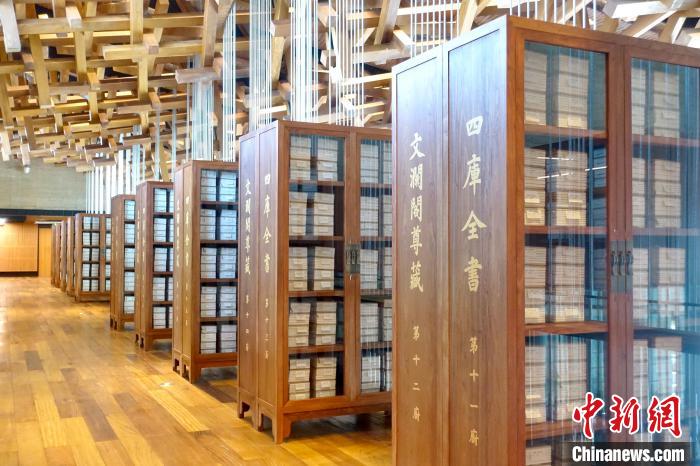 杭州國家版本館的藏書?！″X晨菲 攝