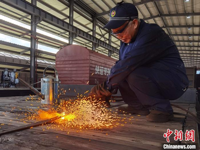 鐵路貨車檢修庫(kù)里的“火槍手”：不懼“烤”驗(yàn)！