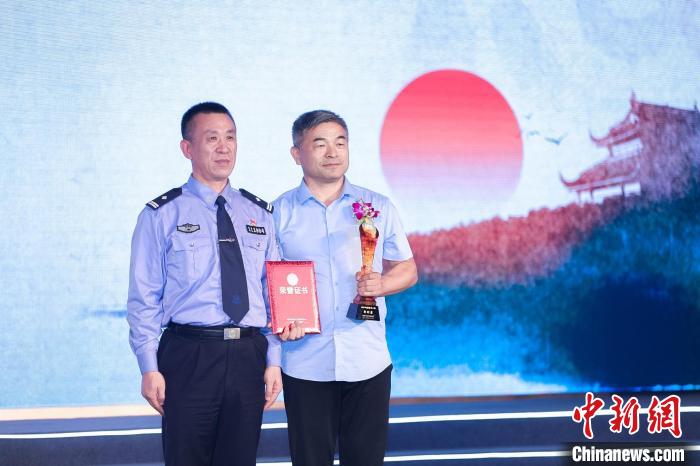 2021年度慈孝人物頒獎(jiǎng)盛典現(xiàn)場?！　≈鬓k方供圖