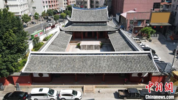 閩清文廟始建宋景德四年(公元1007年)，占地面積6201平方米，在福州“十邑”縣級(jí)文廟中規(guī)模最大?！∈Y祖德 攝