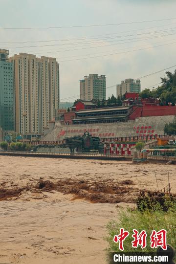 強(qiáng)降雨天氣導(dǎo)致呂梁市柳林縣暴發(fā)山洪。　劉冠瓊 攝