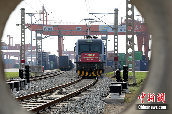 圖為列車(chē)整裝待發(fā)。 <a target='_blank' href='/'>中新社</a>發(fā) 黃鑫 攝