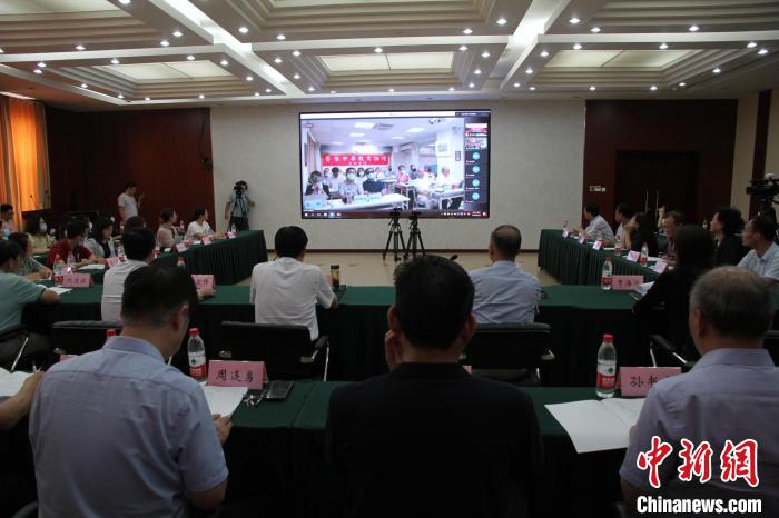 魯臺(tái)中華教育論壇“云端”舉行，為兩岸專家、學(xué)者提供交流平臺(tái)?！五?攝