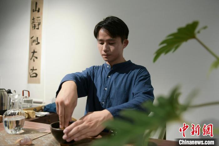 安徽“95后”茶藝師：傳統(tǒng)文化需要年輕人來(lái)傳承