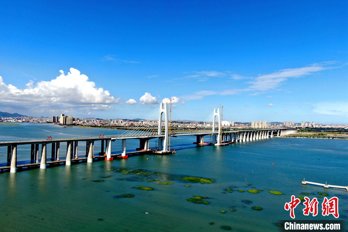 圖為航拍福廈高鐵跨海大橋。（無(wú)人機(jī)照片） <a target='_blank' href='/'>中新社</a>發(fā) 南昌鐵路 供圖