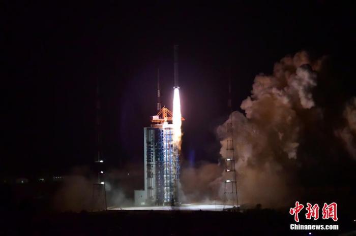 10月14日18時(shí)51分，中國在太原衛(wèi)星發(fā)射中心采用長征二號(hào)丁運(yùn)載火箭，成功發(fā)射首顆太陽探測科學(xué)技術(shù)試驗(yàn)衛(wèi)星“羲和號(hào)”。 <a target='_blank' href='/'>中新社</a>發(fā) 鄭逃逃 攝