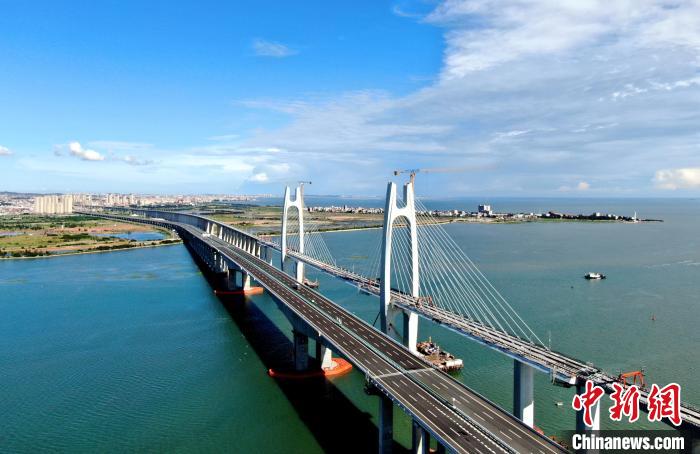 航拍福廈高鐵跨海大橋?！∧喜F路供圖