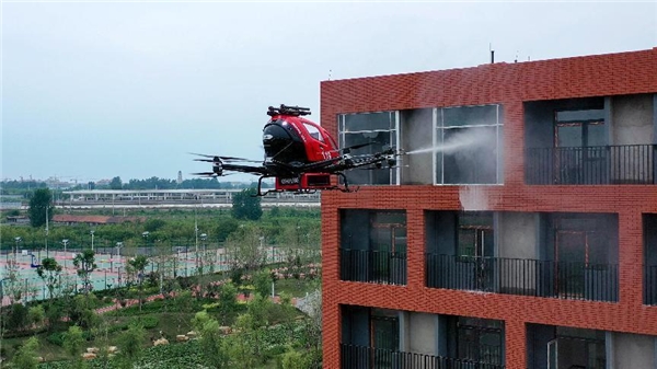 無人機為重慶山火救援出力 空中科技已成應(yīng)急救援重要幫手
