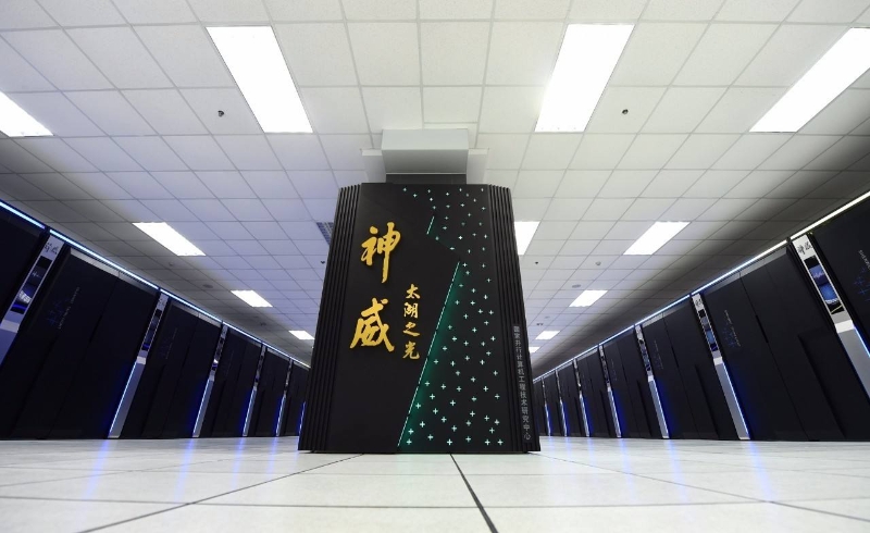 世界上首臺(tái)峰值運(yùn)算性能超過(guò)每秒十億億次浮點(diǎn)運(yùn)算能力的超級(jí)計(jì)算機(jī)——“神威·太湖之光”。（圖源：中國(guó)國(guó)家網(wǎng)格官網(wǎng)）