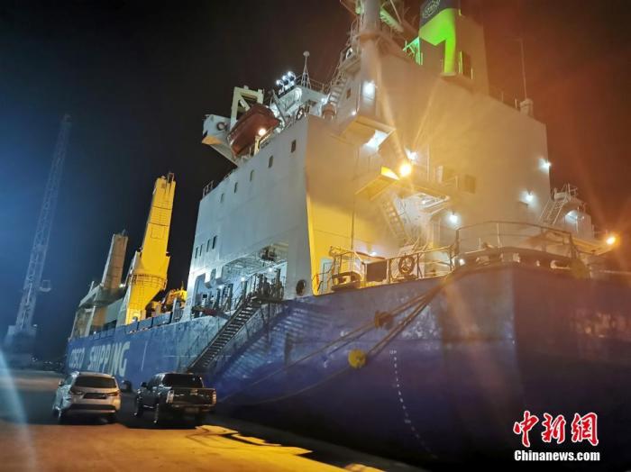 圖為運輸船?？吭谘偶舆_港碼頭。 <a target='_blank' href='/'>中新社</a>發(fā) 王鵬 攝