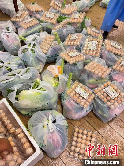 西藏格拉丹東超市疫情期間全力保障市場供應(yīng)?！∥鞑馗窭|商貿(mào)有限公司 供圖