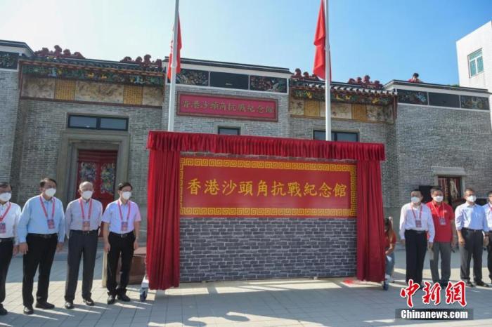 香港特區(qū)行政長官李家超(左四)、香港中聯(lián)辦副主任何靖(右三)等嘉賓主持揭幕儀式。陳永諾 攝