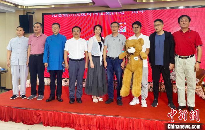 揚(yáng)州市詩詞協(xié)會舉行揚(yáng)州抗疫詩詞征集活動一周年紀(jì)念活動?！〈藜衙?攝