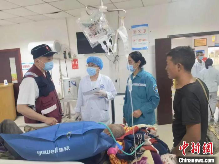 救治現(xiàn)場?！∷拇ㄊ≈嗅t(yī)藥管理局供圖