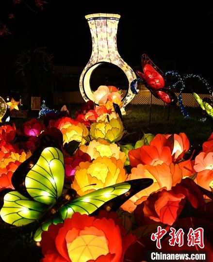 香港特區(qū)政府康樂及文化事務署將于7日至12日舉辦中秋彩燈展?！≌侣劸W(wǎng) 攝