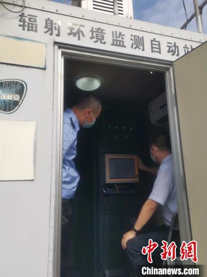 工作人員開展環(huán)境風(fēng)險隱患排查?！∷拇ㄊ∩鷳B(tài)環(huán)境廳 攝
