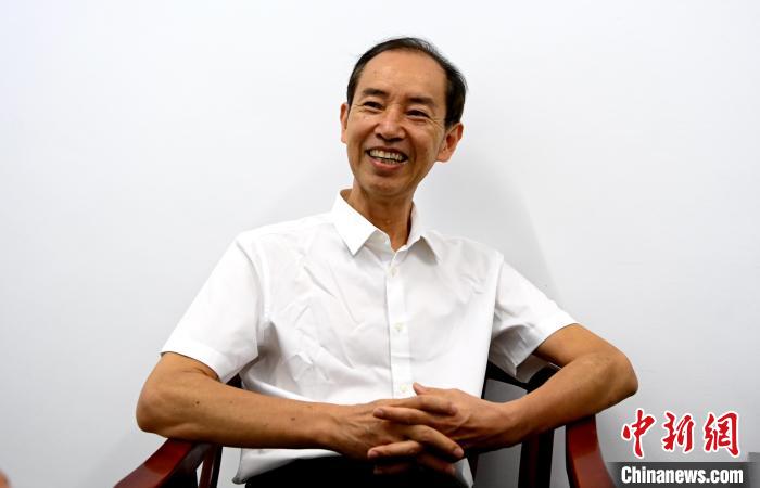 長泰區(qū)老科協(xié)會長薛明發(fā)講述兩岸同名村交流故事?！埥鸫?攝