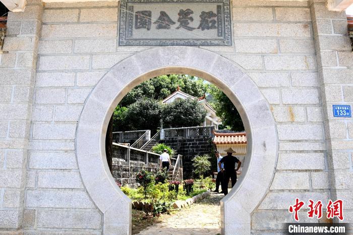 臺灣薛氏宗親捐建的“茄萣公園”?！埥鸫?攝