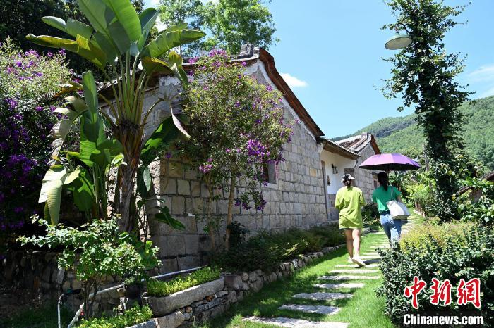 山重村不少古厝院子改造成具有閩南風(fēng)格的民宿。　張金川 攝