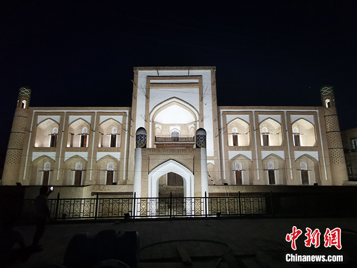 圖為修復(fù)后的經(jīng)學(xué)院夜間景觀。許言 供圖