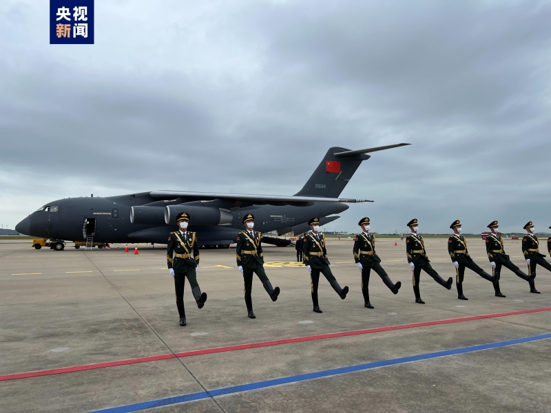 第九批在韓中國人民志愿軍烈士遺骸交接儀式當(dāng)?shù)貢r(shí)間9月16日上午在韓國仁川國際機(jī)場舉行。（圖源：央視新聞）