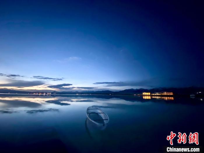 圖為茶卡天空壹號(hào)景區(qū)。　李江寧 攝