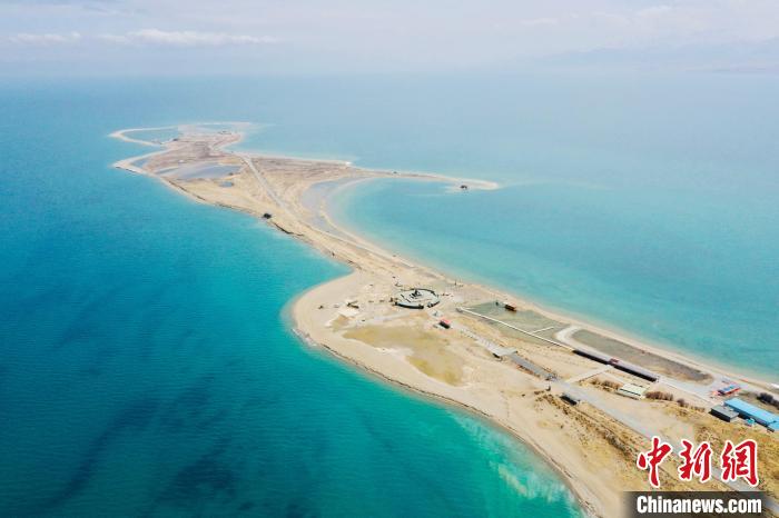 圖為青海湖?！±罱瓕?攝
