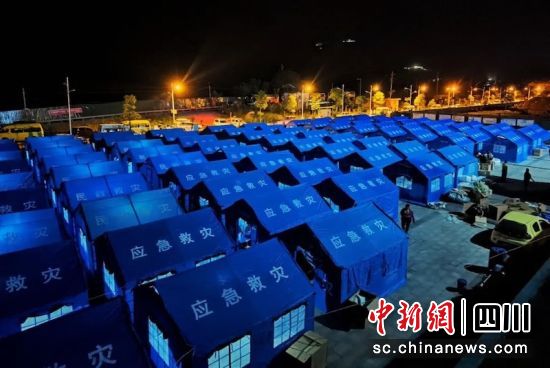 迅速下達救災(zāi)資金，設(shè)置地震臨時安置點。四川省財政廳 供圖
