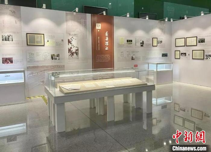 “筆鑒丹心——手稿中的中國科學(xué)家精神主題展”第四篇章“ 求真探源”。　中國科協(xié)科技傳播中心 供圖