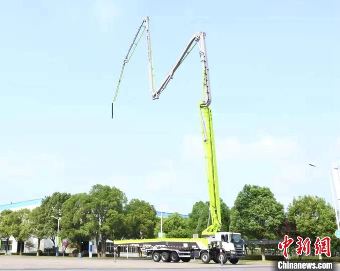 科技含量較高的中聯(lián)重科5橋67米鋼臂架泵車?！≈新?lián)重科供圖