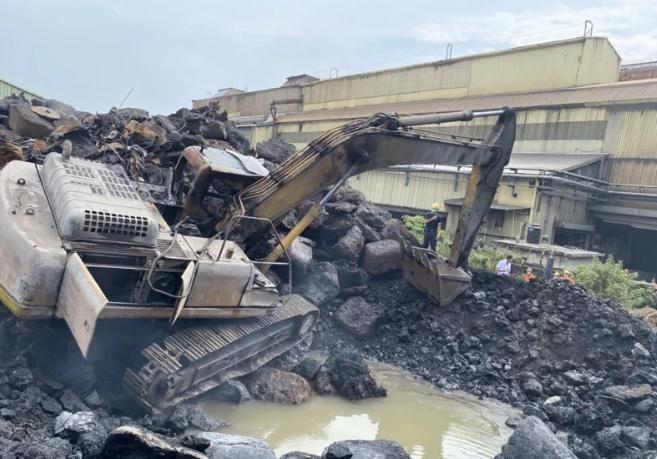 高雄市小港區(qū)某工廠起火，1名鋼鐵廠越南籍工人死亡。圖片來源：臺灣《聯(lián)合報》林保光翻攝。