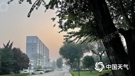 今晨，北京能見度不佳。(圖/中國天氣網(wǎng) 王曉)