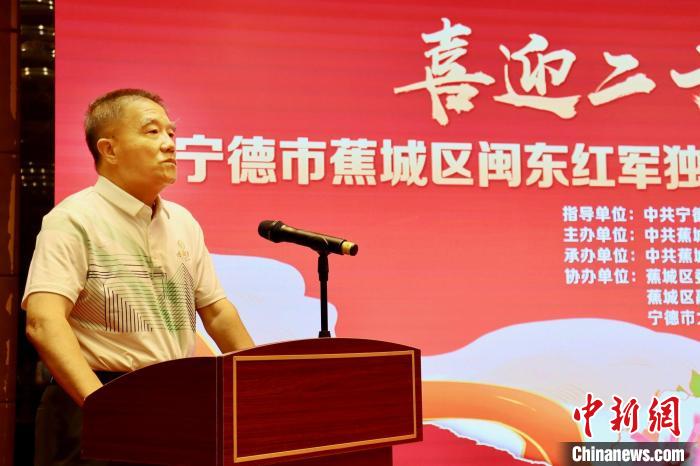 阮英平烈士之子，原解放軍總裝備部綜合計(jì)劃部部長、少將阮朝陽講話。　吳允杰 攝